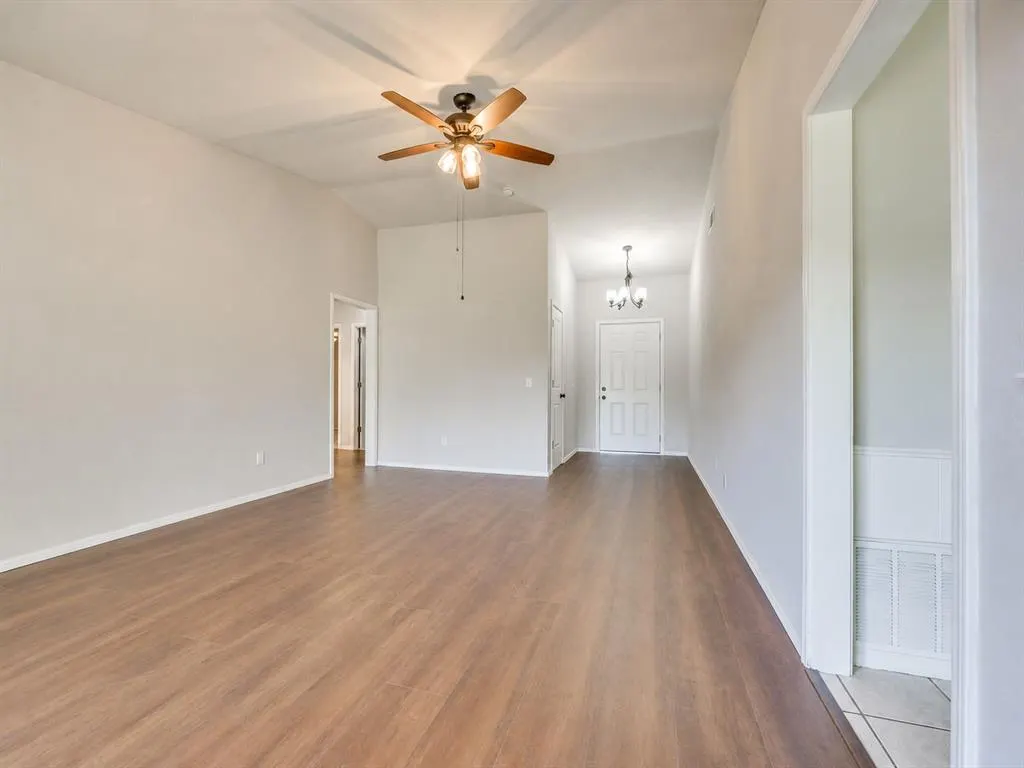 Photo 24 — 1049 SW 3rd Street, Moore, OK 73160