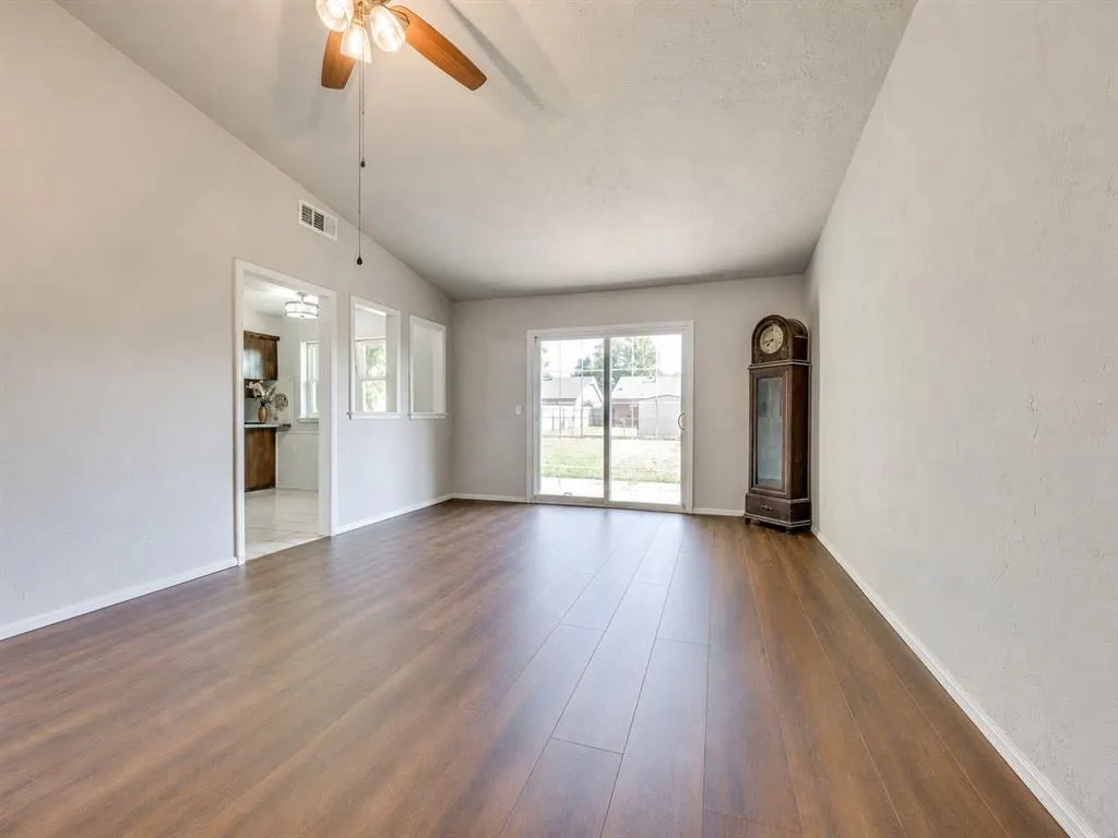 Photo 25 — 1049 SW 3rd Street, Moore, OK 73160