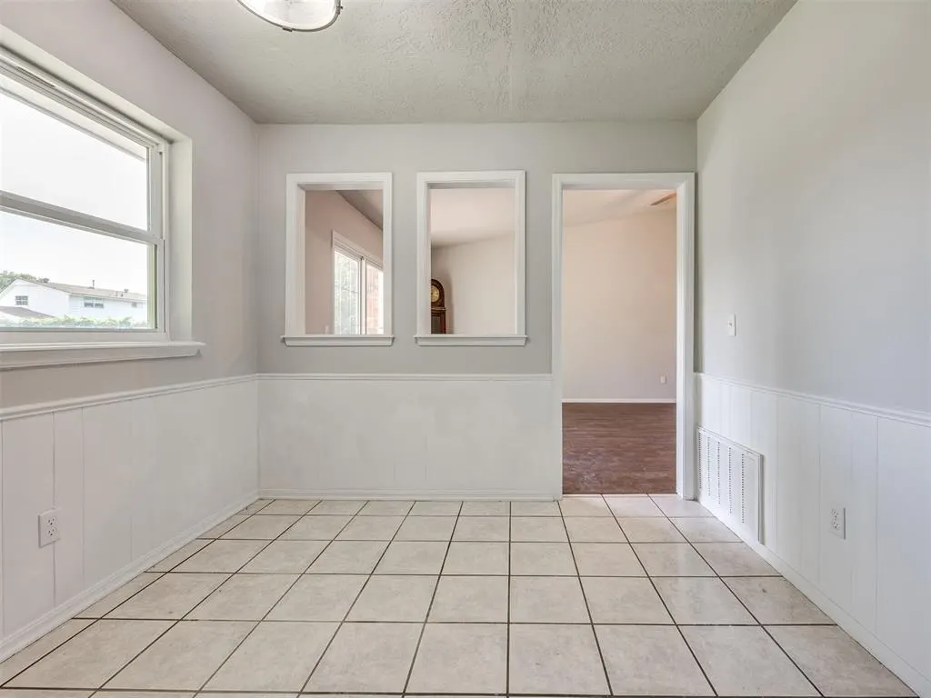 Photo 26 — 1049 SW 3rd Street, Moore, OK 73160