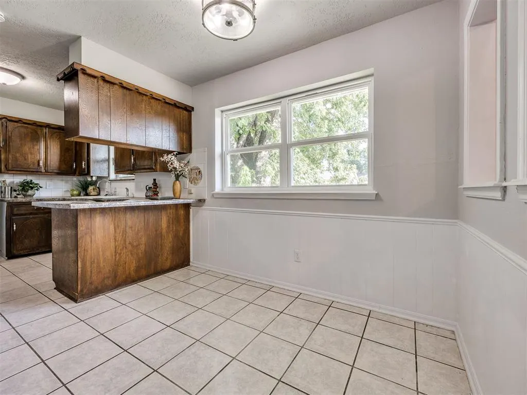 Photo 28 — 1049 SW 3rd Street, Moore, OK 73160