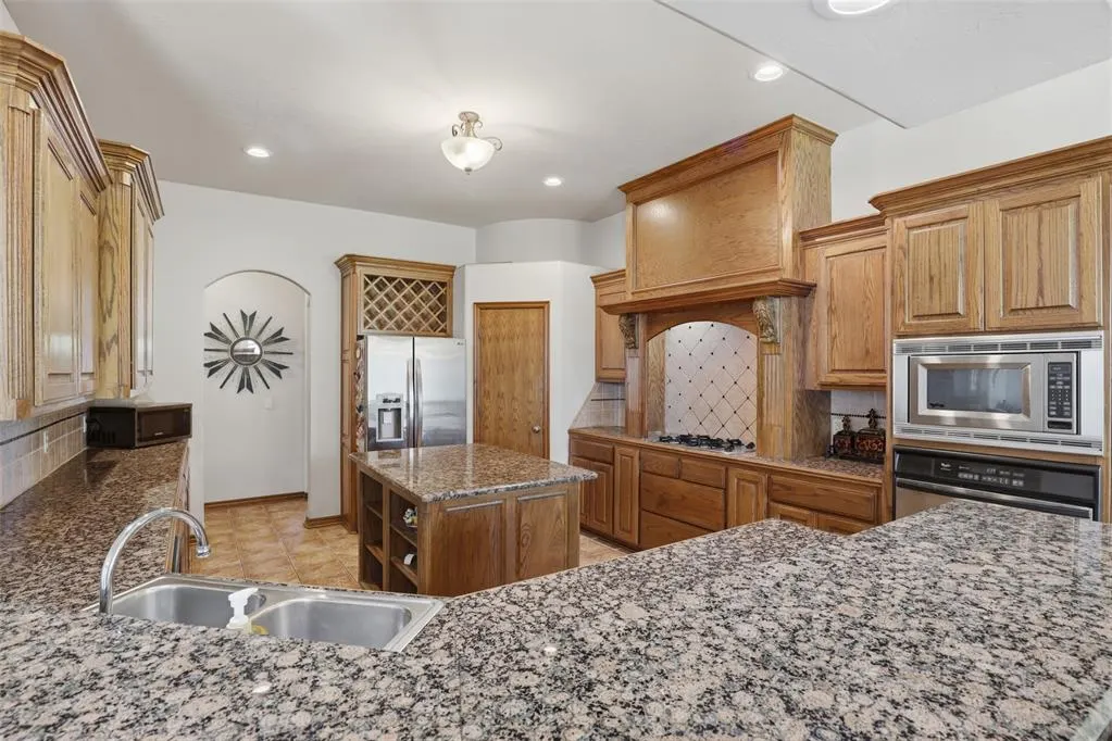 Photo 3 — 600 NW 160th Street, Edmond, OK 73013