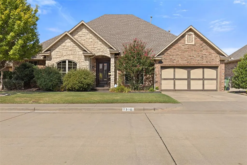 Photo 2 — 1316 Katelyn Court, Yukon, OK 73099