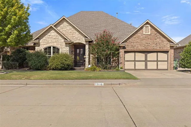 Photo 2 — 1316 Katelyn Court, Yukon, OK 73099