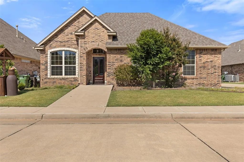 Photo 3 — 1316 Katelyn Court, Yukon, OK 73099