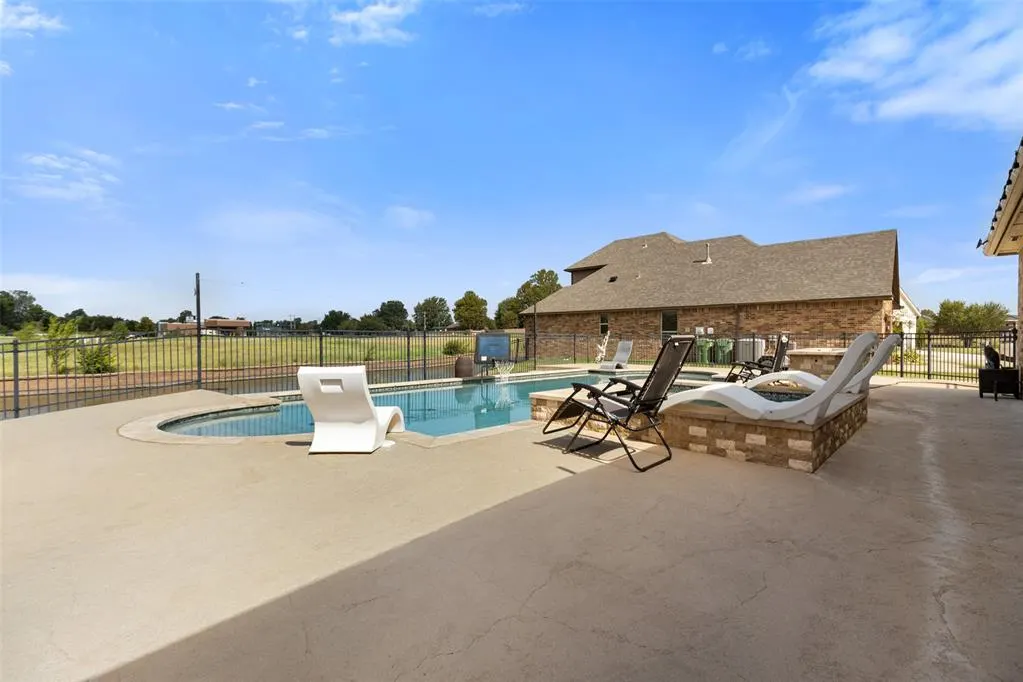 Photo 9 — 1316 Katelyn Court, Yukon, OK 73099