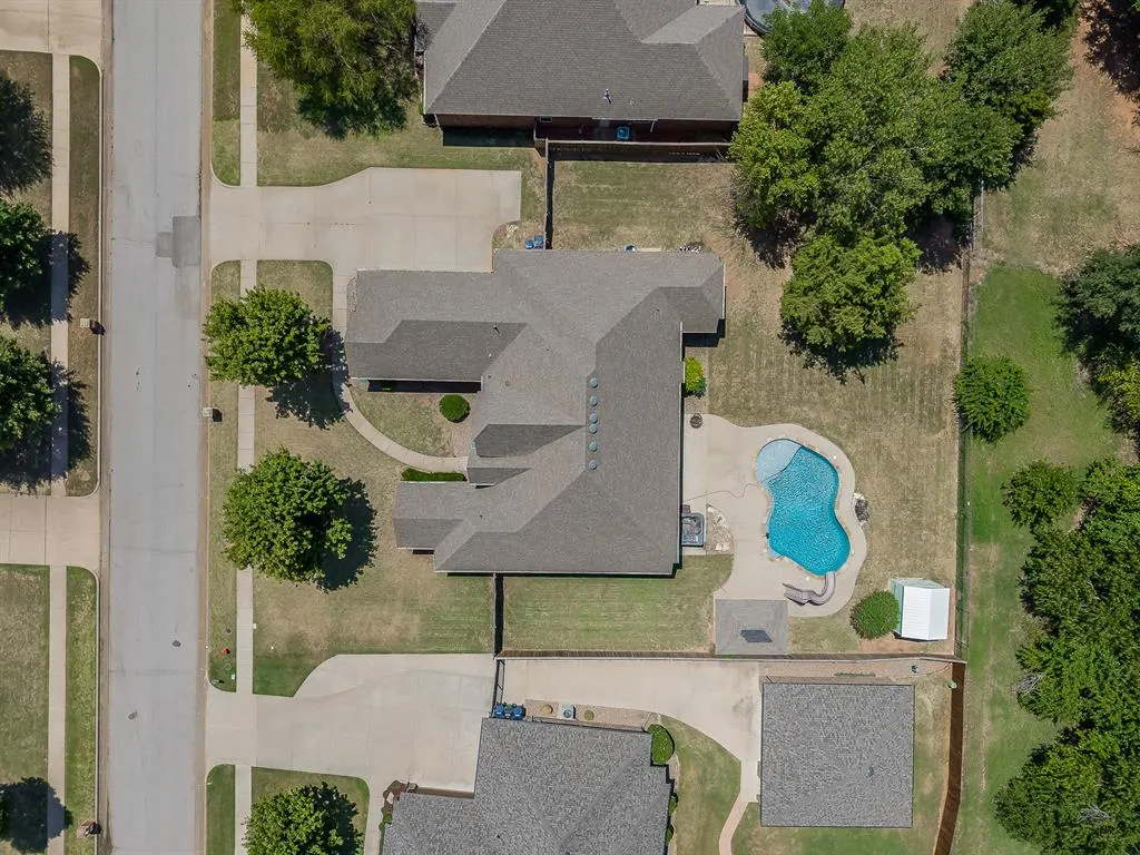 Photo 2 — 6313 Whispering Grove Drive, Oklahoma City, OK 73169