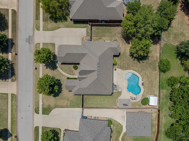 Photo 2 — 6313 Whispering Grove Drive, Oklahoma City, OK 73169