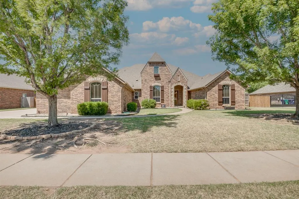 Photo 4 — 6313 Whispering Grove Drive, Oklahoma City, OK 73169