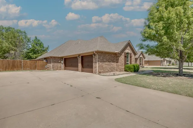 Photo 5 — 6313 Whispering Grove Drive, Oklahoma City, OK 73169