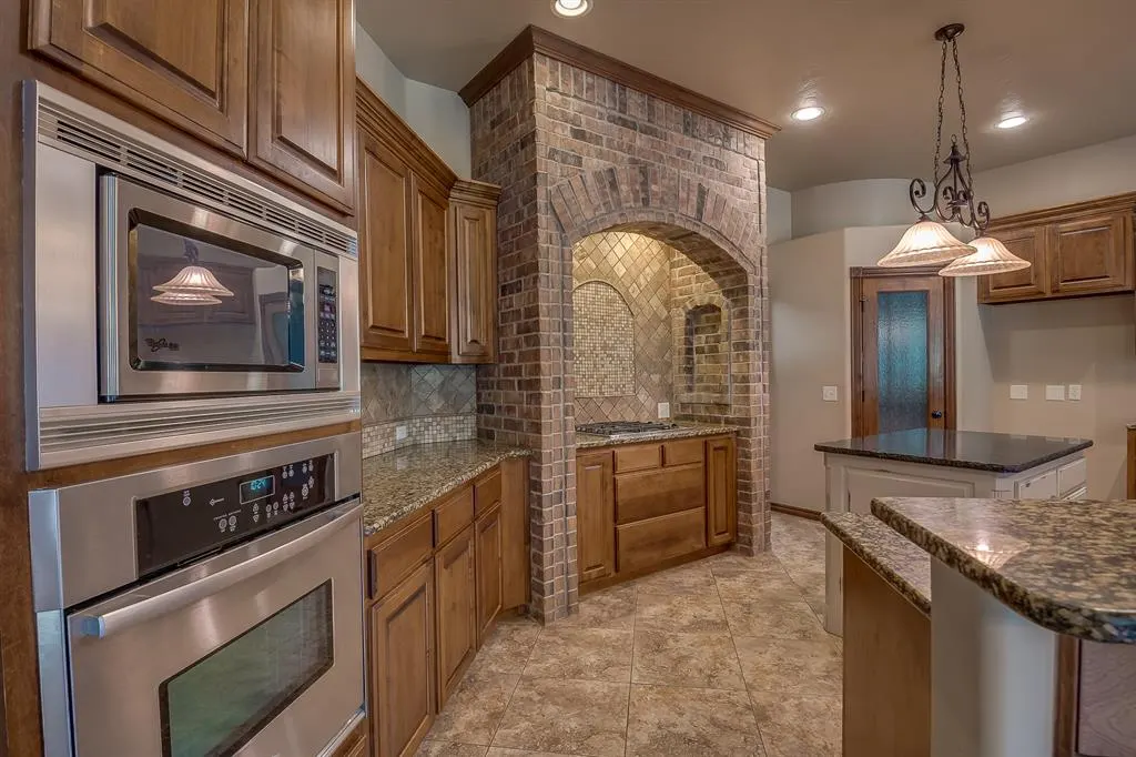 Photo 12 — 6313 Whispering Grove Drive, Oklahoma City, OK 73169
