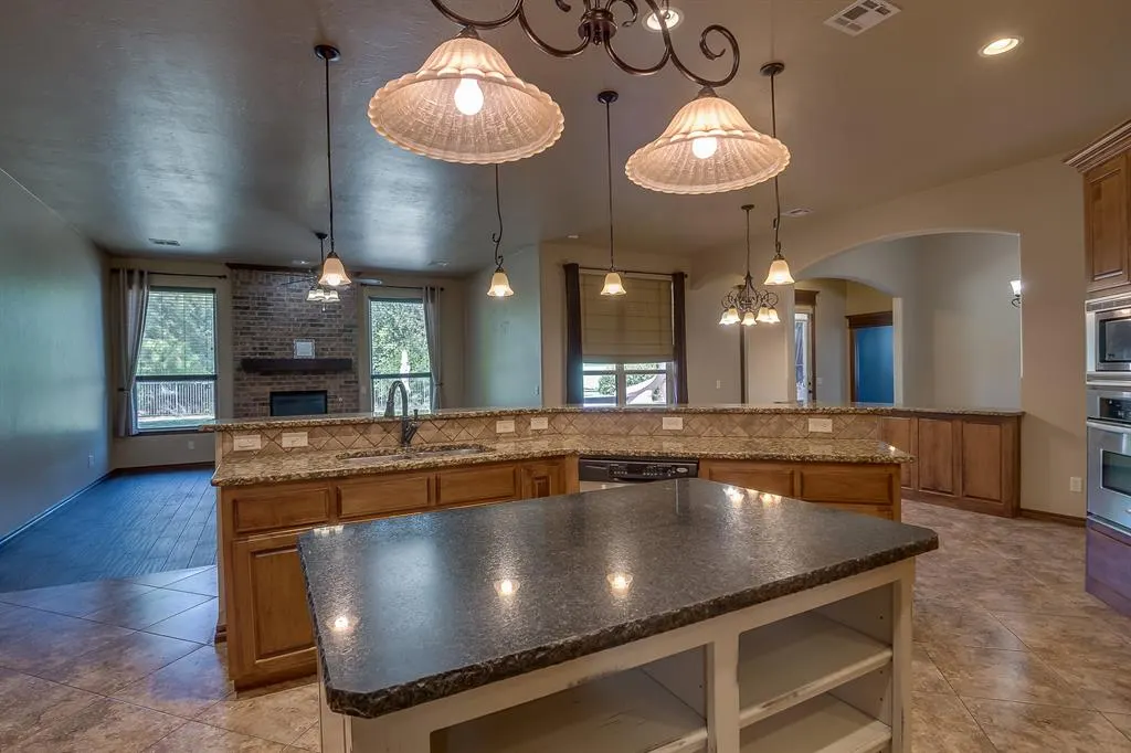 Photo 13 — 6313 Whispering Grove Drive, Oklahoma City, OK 73169
