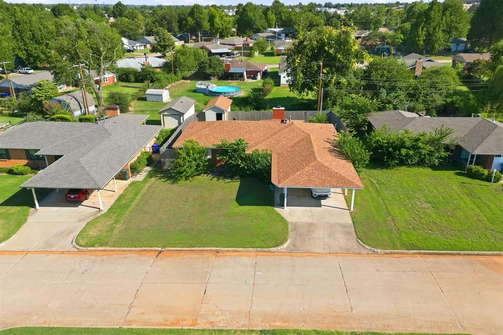 Front exterior — 304 Country Club Terrace, Midwest City, OK 73110