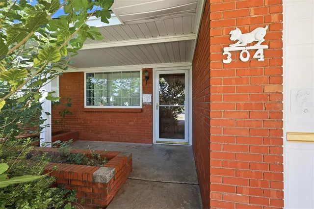Photo 3 — 304 Country Club Terrace, Midwest City, OK 73110