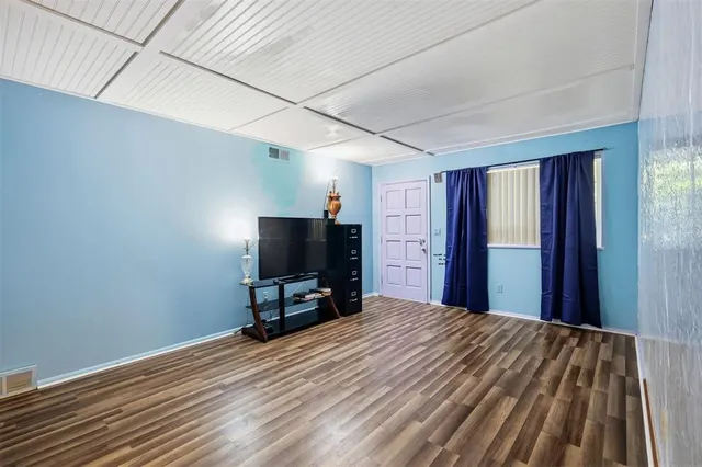 Photo 7 — 304 Country Club Terrace, Midwest City, OK 73110