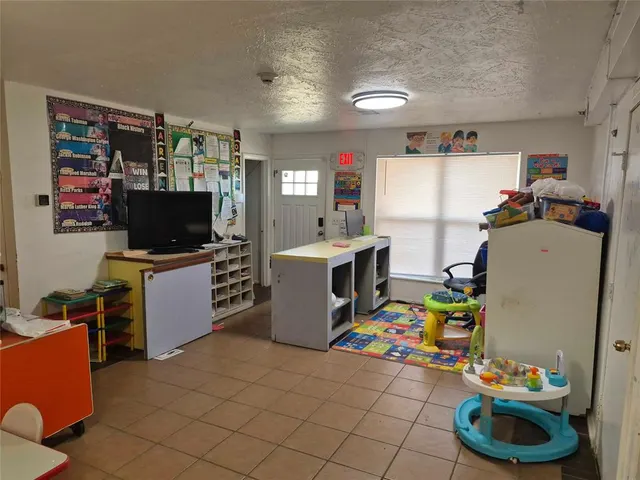 Photo 2 — 617 NW 88th Street, Oklahoma City, OK 73114
