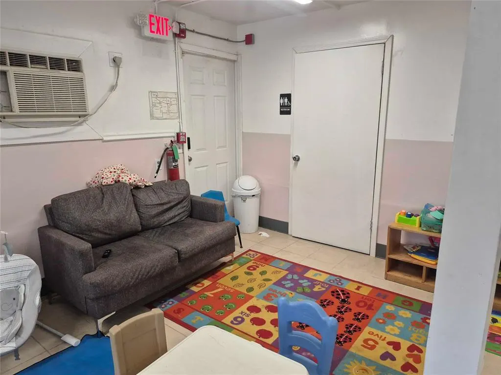 Photo 8 — 617 NW 88th Street, Oklahoma City, OK 73114