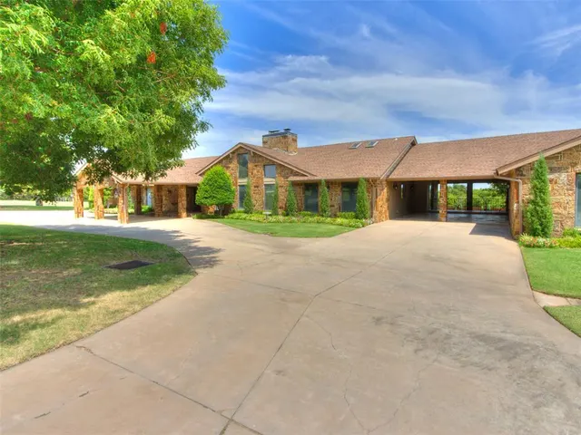 Photo 2 — 12504 N Frisco Road, Yukon, OK 73099