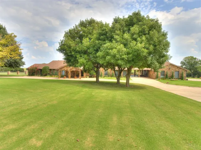 Photo 4 — 12504 N Frisco Road, Yukon, OK 73099