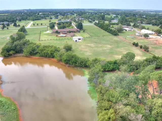 Photo 8 — 12504 N Frisco Road, Yukon, OK 73099
