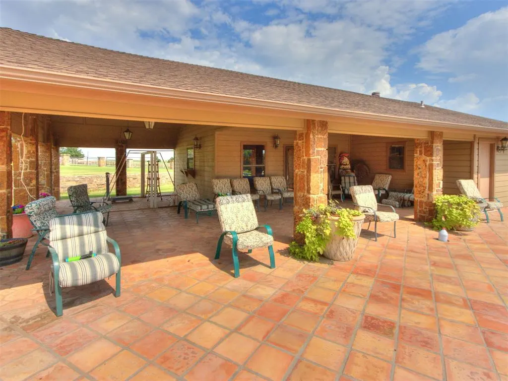 Photo 10 — 12504 N Frisco Road, Yukon, OK 73099