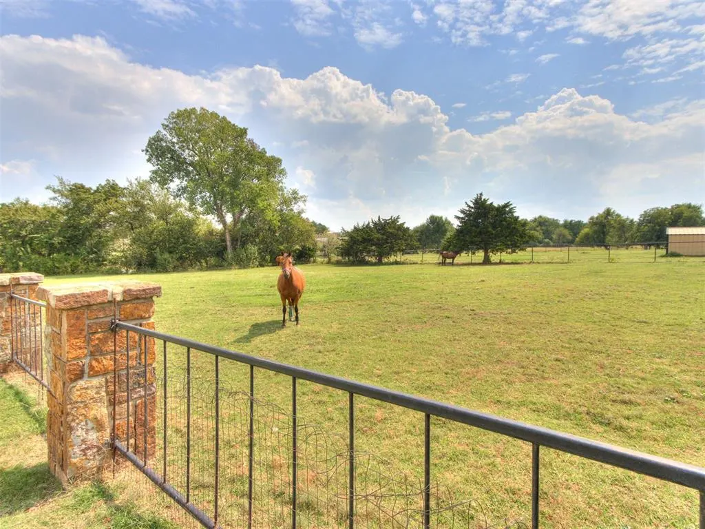 Photo 12 — 12504 N Frisco Road, Yukon, OK 73099