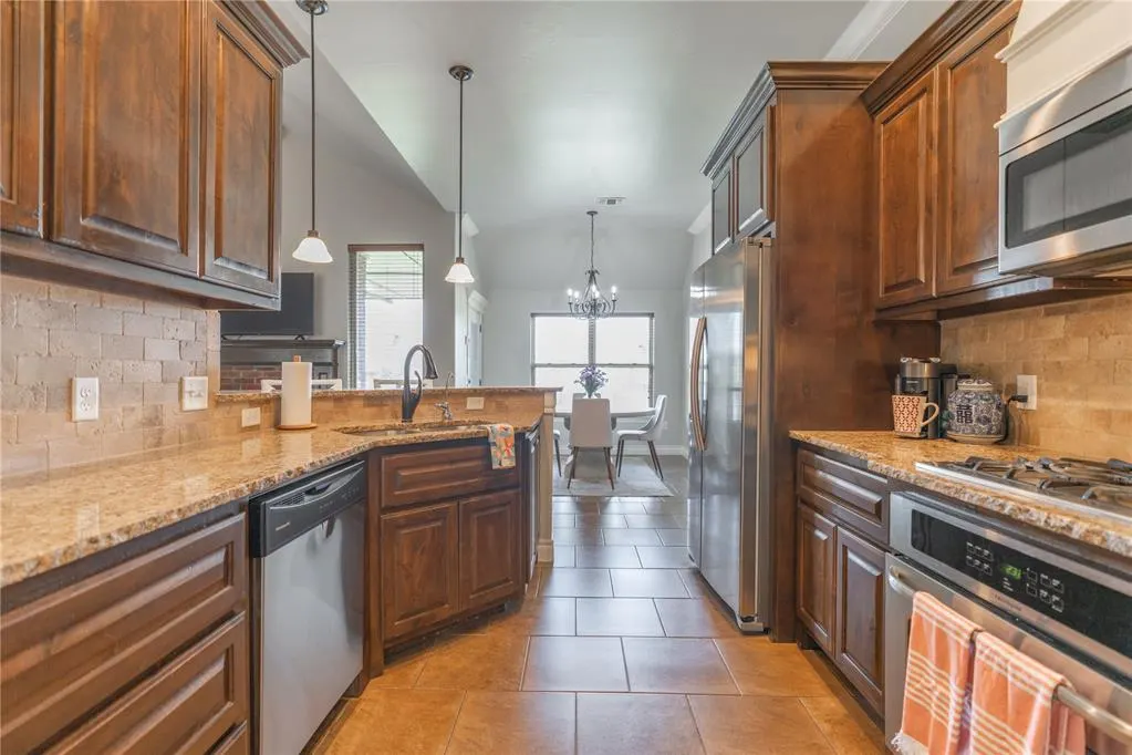 Photo 16 — 4933 Champlain Place, Edmond, OK 73025
