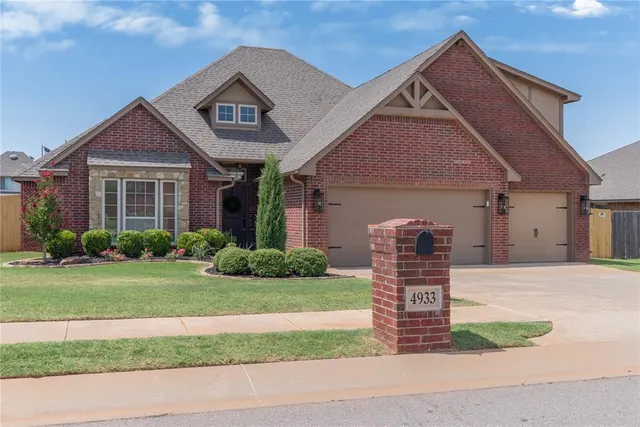 Photo 4 — 4933 Champlain Place, Edmond, OK 73025