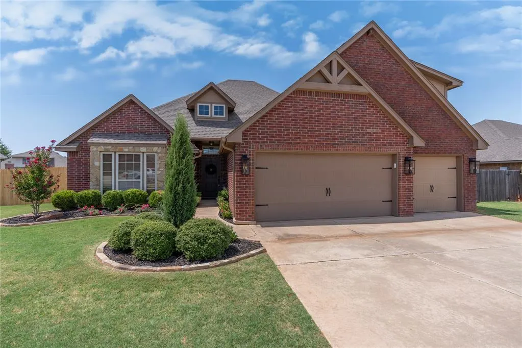 Front exterior — 4933 Champlain Place, Edmond, OK 73025