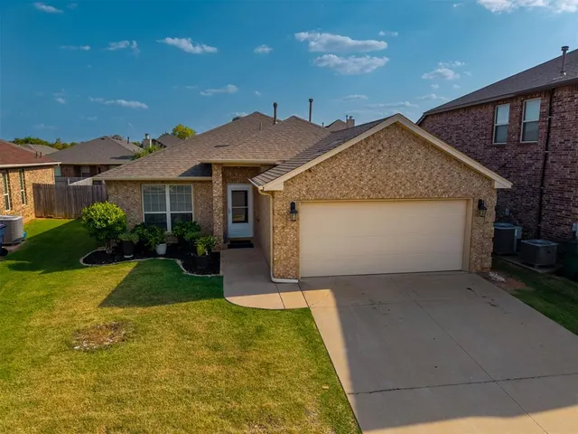 Front exterior — 8208 NW 106th Circle, Oklahoma City, OK 73162