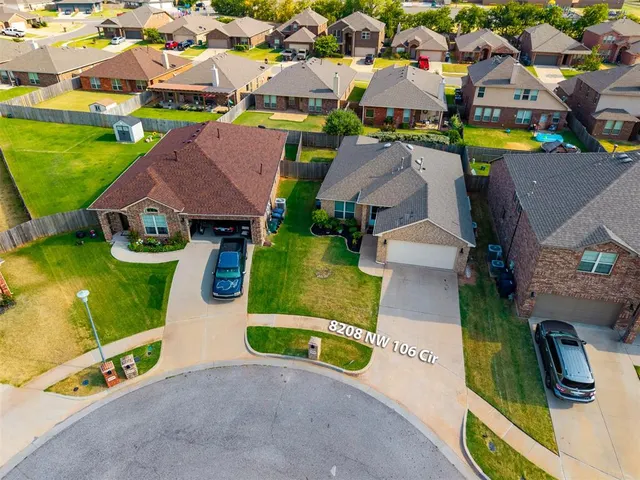 Photo 3 — 8208 NW 106th Circle, Oklahoma City, OK 73162