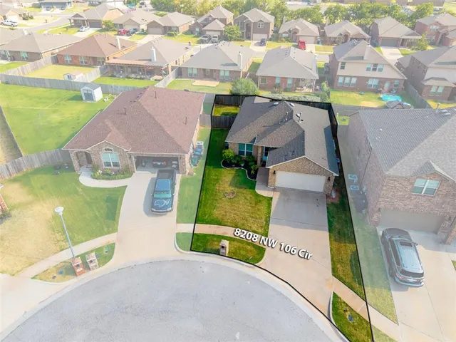 Photo 4 — 8208 NW 106th Circle, Oklahoma City, OK 73162