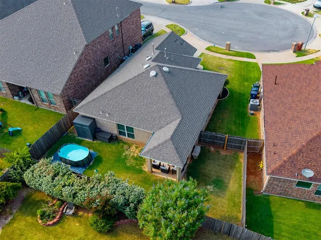 Photo 5 — 8208 NW 106th Circle, Oklahoma City, OK 73162