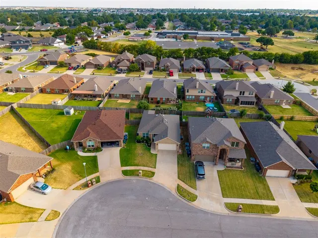 Photo 6 — 8208 NW 106th Circle, Oklahoma City, OK 73162