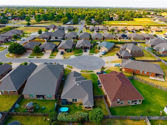 Photo 7 — 8208 NW 106th Circle, Oklahoma City, OK 73162