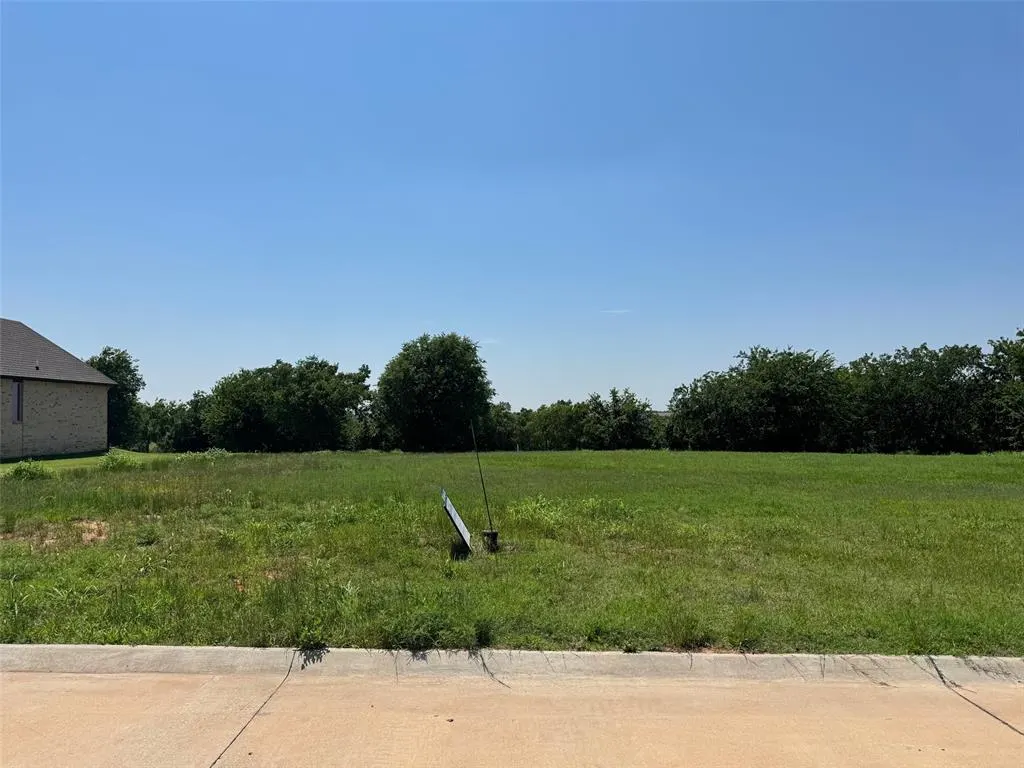 Front exterior — 1401 Deer Ridge Run, Tuttle, OK 73089
