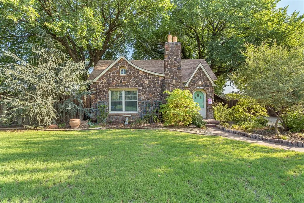 Photo 2 — 1021 W Broadway Avenue, Elk City, OK 73644