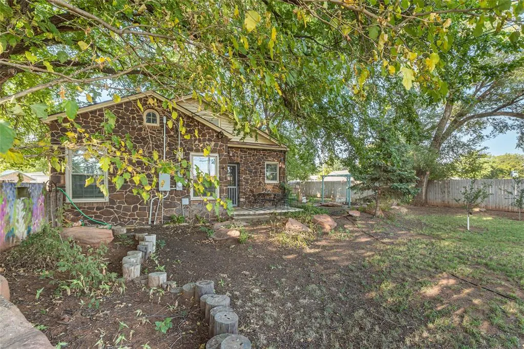 Photo 32 — 1021 W Broadway Avenue, Elk City, OK 73644
