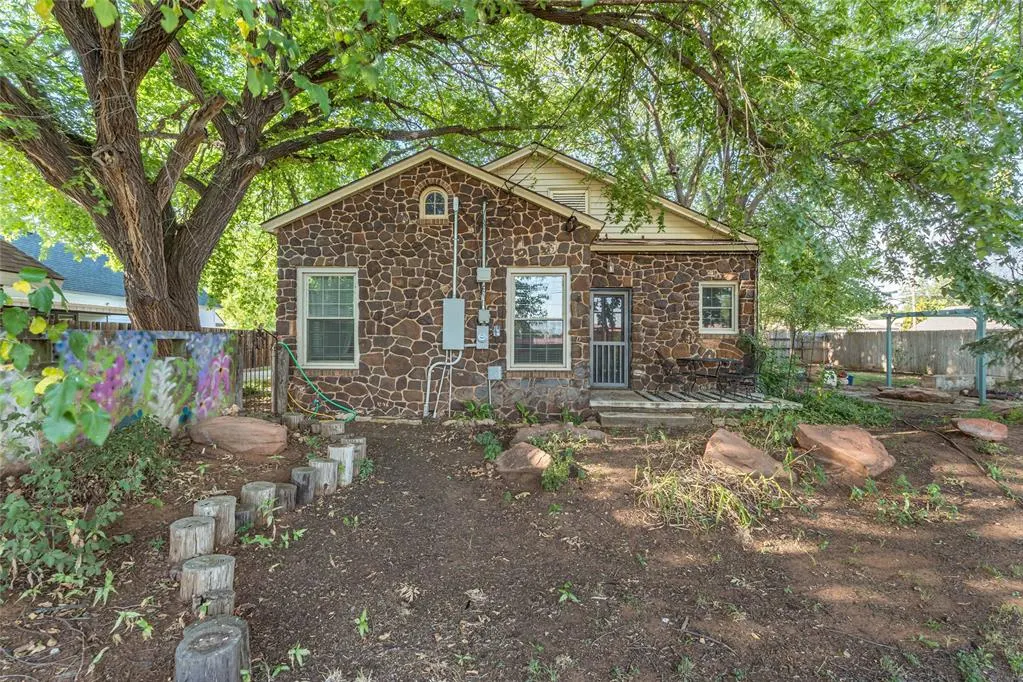Photo 33 — 1021 W Broadway Avenue, Elk City, OK 73644