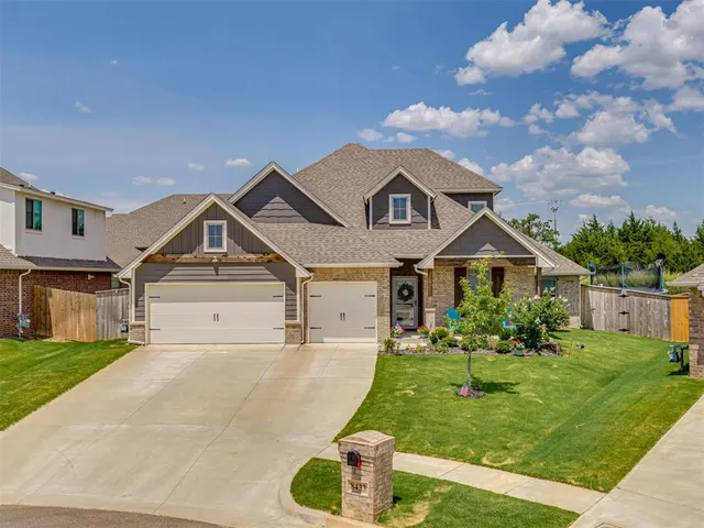 Photo 2 — 8433 Lambert Way, Edmond, OK 73034