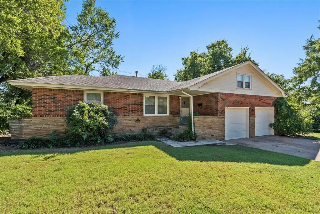 Photo 2 — 408 Benton Road, Edmond, OK 73034