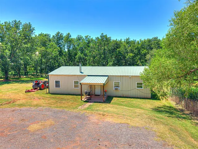 Photo 2 — 980297 S 3330 Road, Wellston, OK 74881