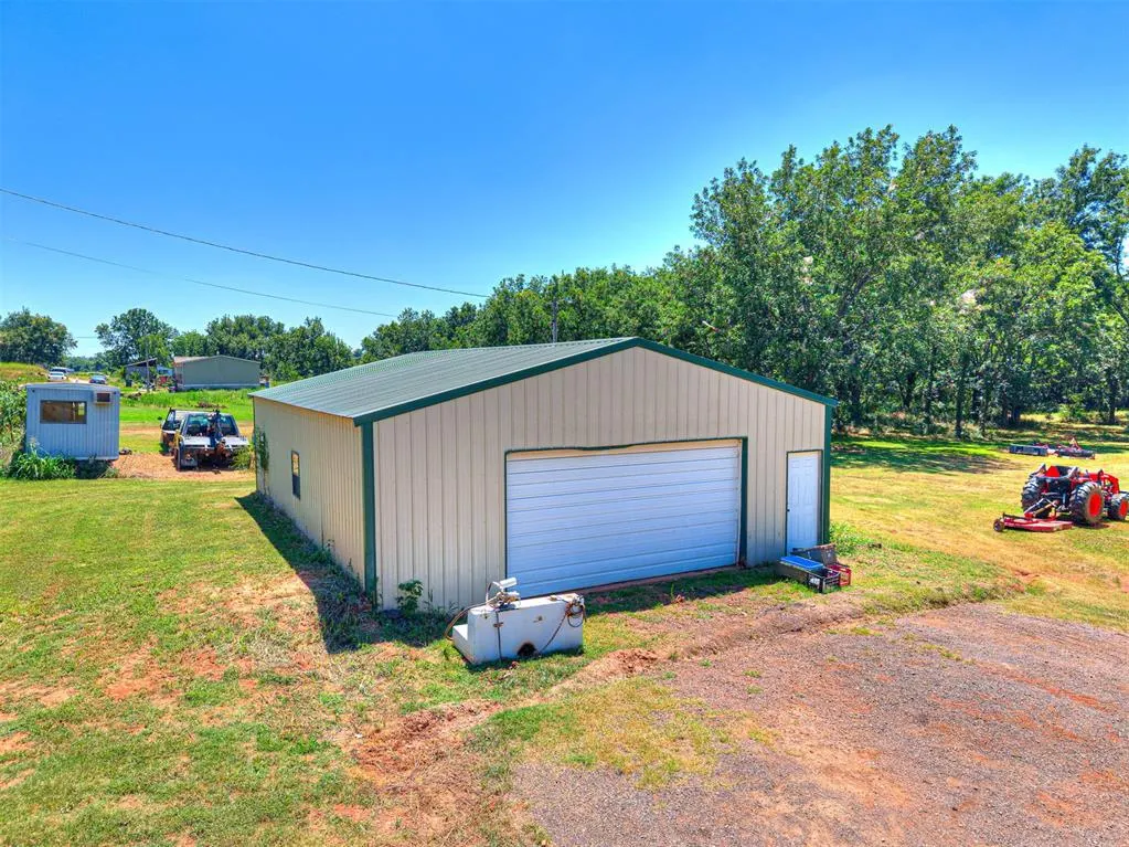 Photo 3 — 980297 S 3330 Road, Wellston, OK 74881