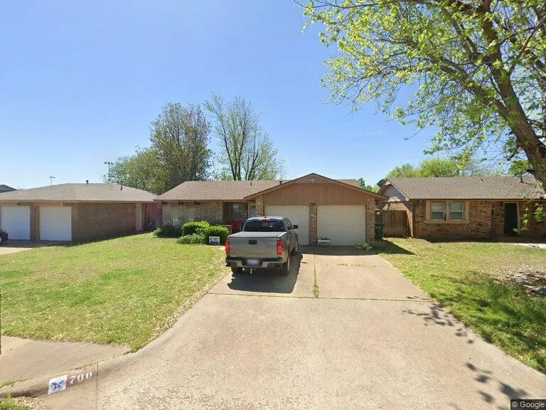 Front exterior — 700 Robin Hill Road, Edmond, OK 73003