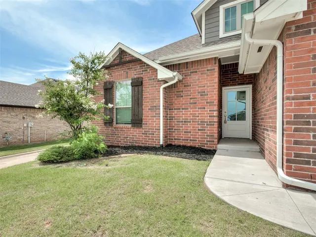 Photo 2 — 5209 White Gold Avenue, Edmond, OK 73034