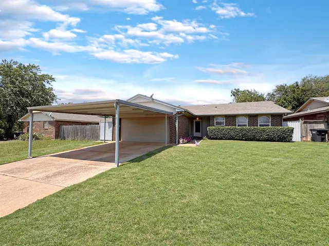 Front exterior — 1049 NW 25th Street, Moore, OK 73160