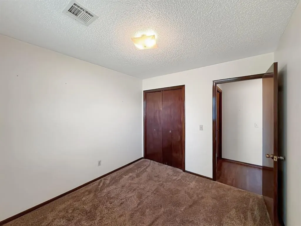 Photo 19 — 1049 NW 25th Street, Moore, OK 73160