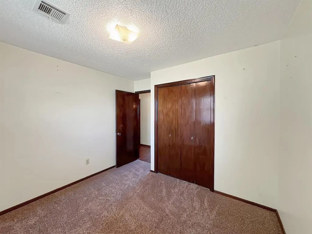 Photo 25 — 1049 NW 25th Street, Moore, OK 73160