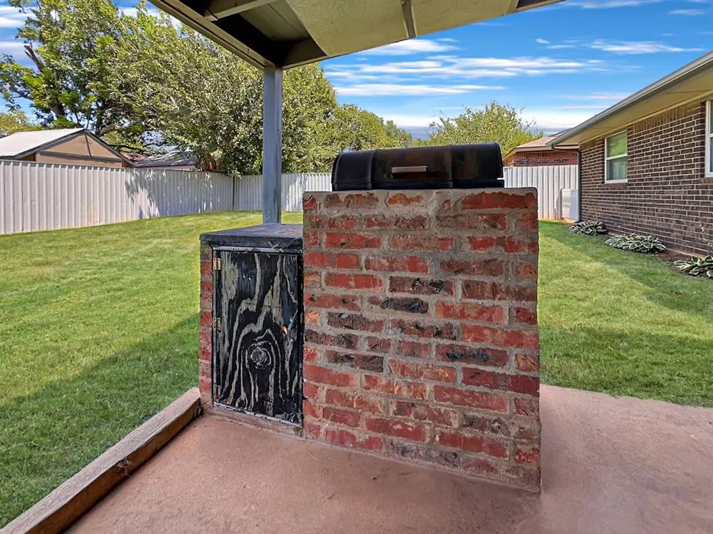 Photo 30 — 1049 NW 25th Street, Moore, OK 73160