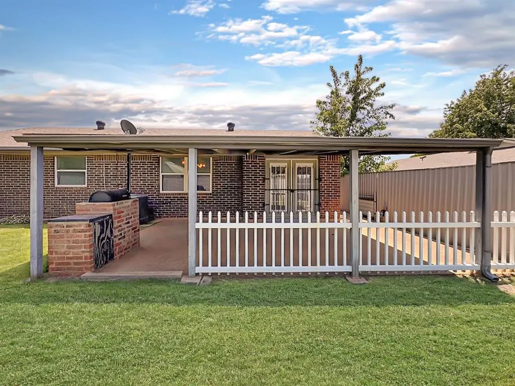 Photo 32 — 1049 NW 25th Street, Moore, OK 73160