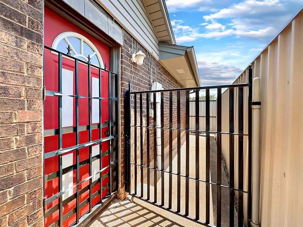Photo 35 — 1049 NW 25th Street, Moore, OK 73160